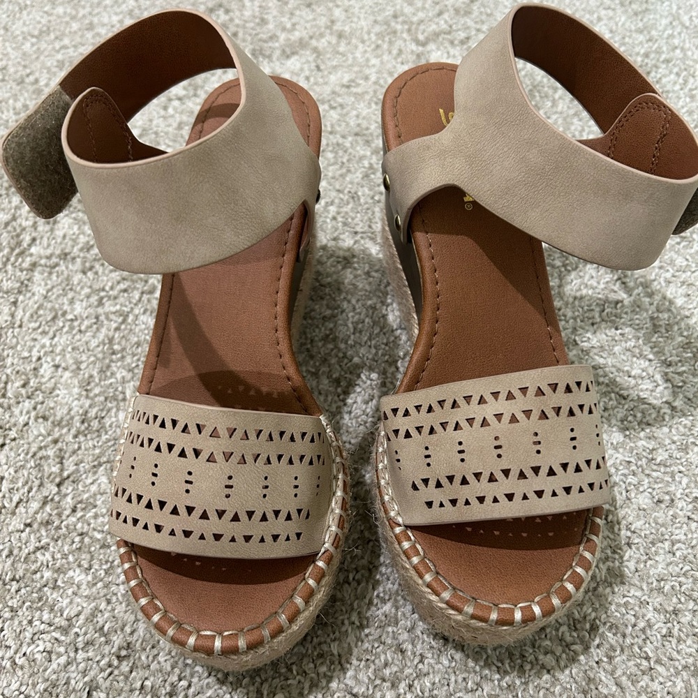 Soda Platform Wedge